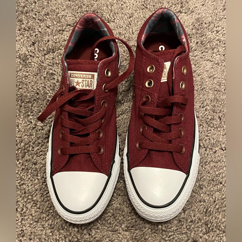 Maroon converse NWOT